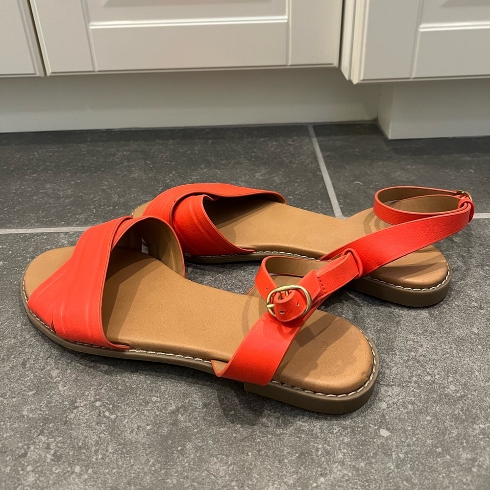 NWOT Old Navy Strappy Flat Sandals - Picture 2 of 5